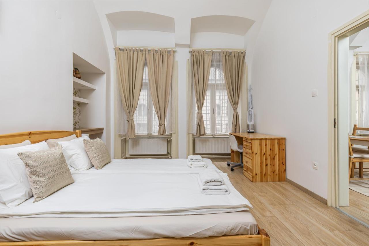 Venus Apartments - Oktogon I Budapest Luaran gambar